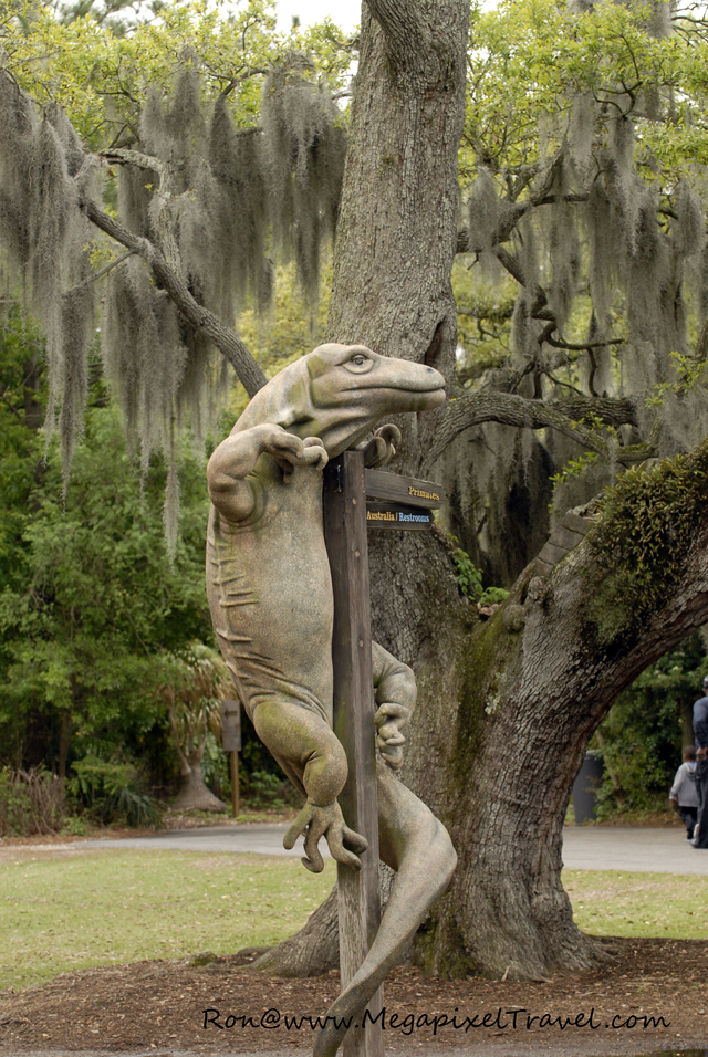 _DBP7692-Signpost Decorative signpost Audubon Zoo New Orleans Lousiana