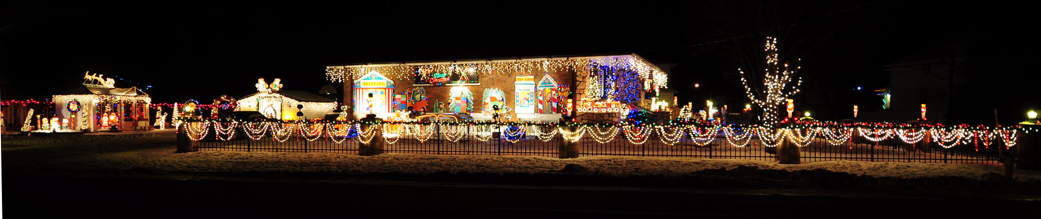 Christmas Lights, Ottawa, Ontario – MegaPixel Travel