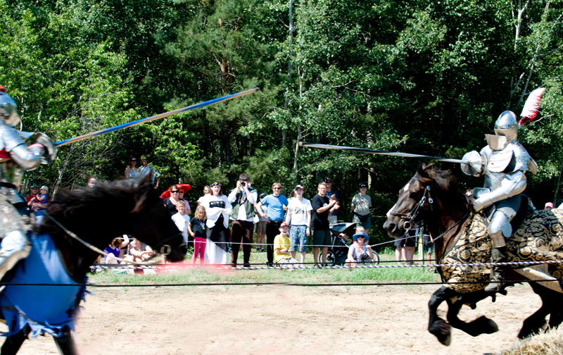 _EMG6900-Jousting