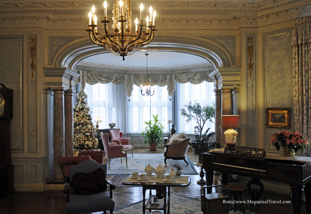 _RON5831-Casa-Loma-room