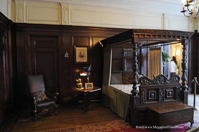 _RON5835-Casa-Loma-room