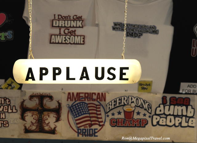 _RON4458-Applause-sign