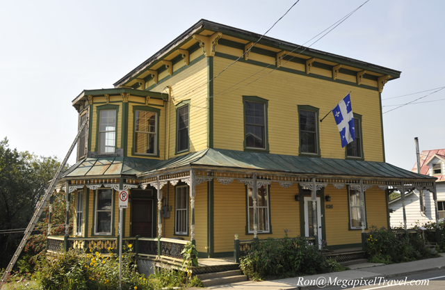_RON4788-Yellow-building